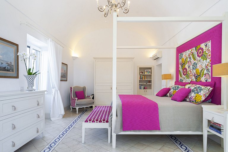 Cam013 - Villa in Capri town, Campania