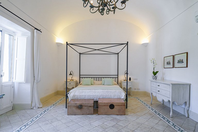 Cam013 - Villa in Capri town, Campania