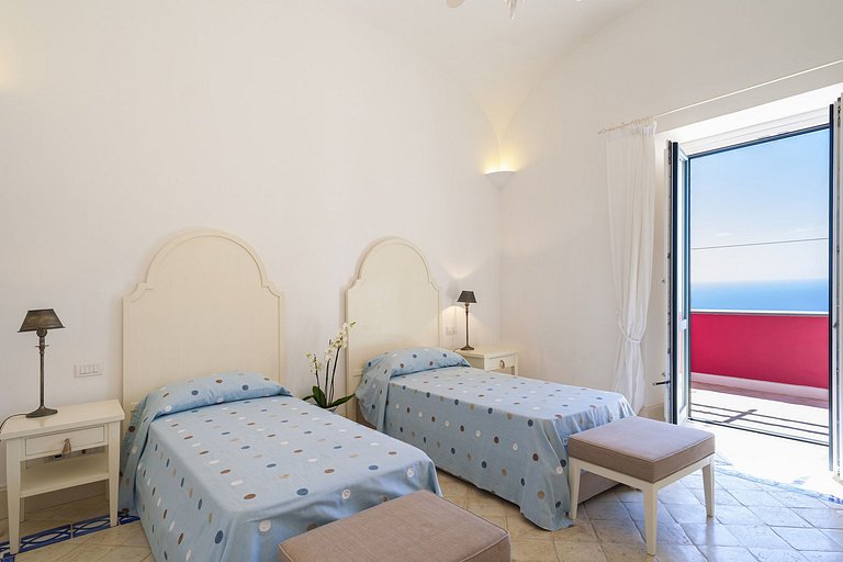 Cam013 - Villa in Capri town, Campania