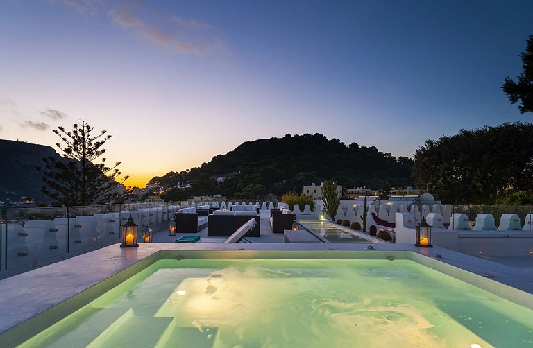 Cam013 - Villa in Capri town, Campania