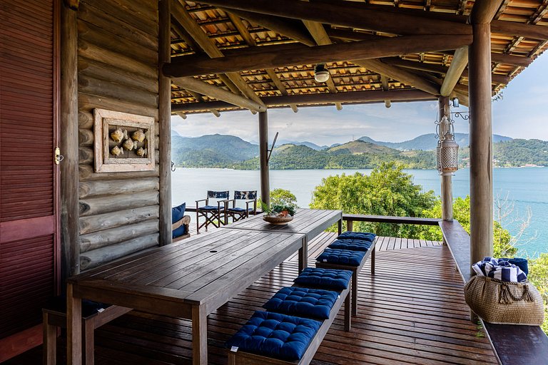 Ang014 - 6-Bedroom Villa with Ocean Views in Angra