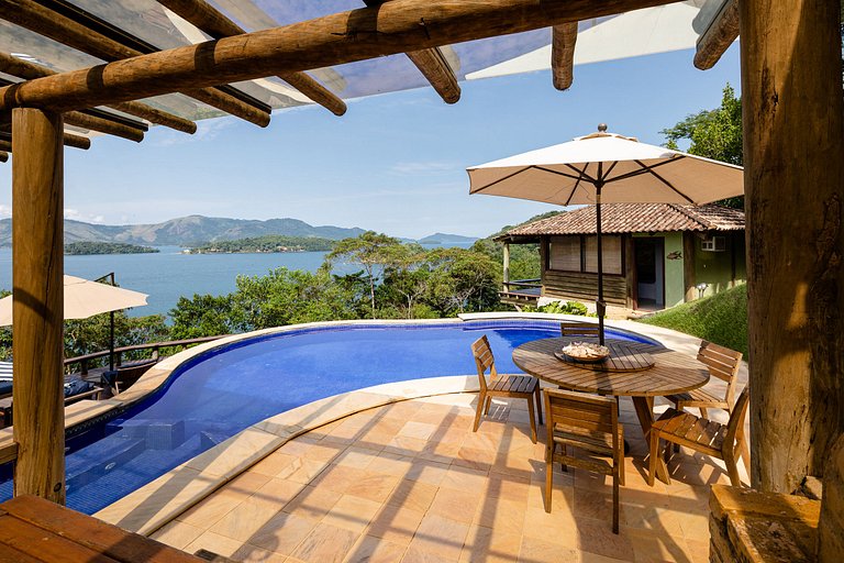 Ang014 - 6-Bedroom Villa with Ocean Views in Angra