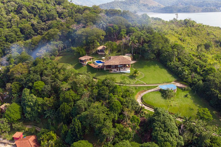 Ang014 - 6-Bedroom Villa with Ocean Views in Angra