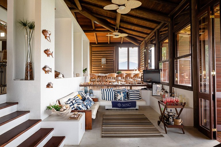 Ang014 - 6-Bedroom Villa with Ocean Views in Angra