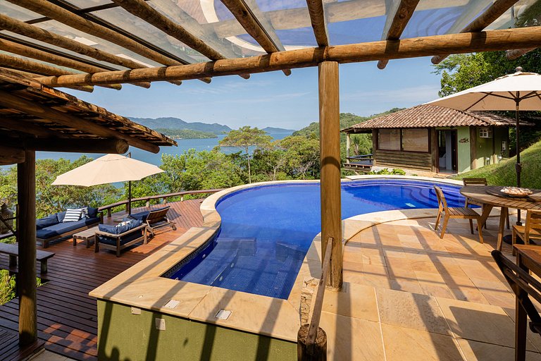 Ang014 - 6-Bedroom Villa with Ocean Views in Angra