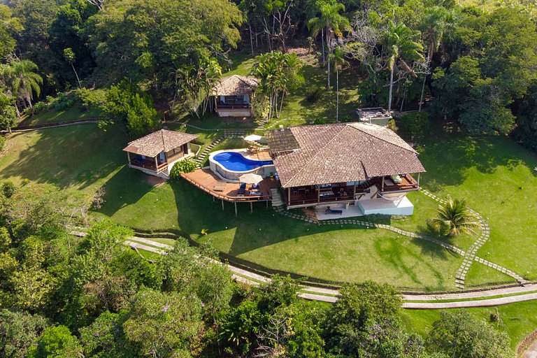 Ang014 - 6-Bedroom Villa with Ocean Views in Angra