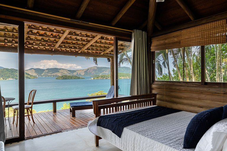 Ang014 - 6-Bedroom Villa with Ocean Views in Angra