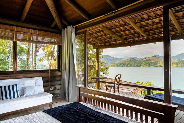Ang014 - 6-Bedroom Villa with Ocean Views in Angra