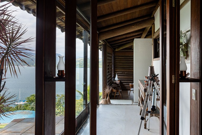 Ang014 - 6-Bedroom Villa with Ocean Views in Angra