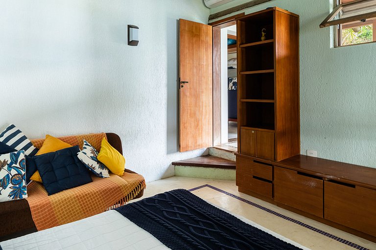 Ang014 - 6-Bedroom Villa with Ocean Views in Angra