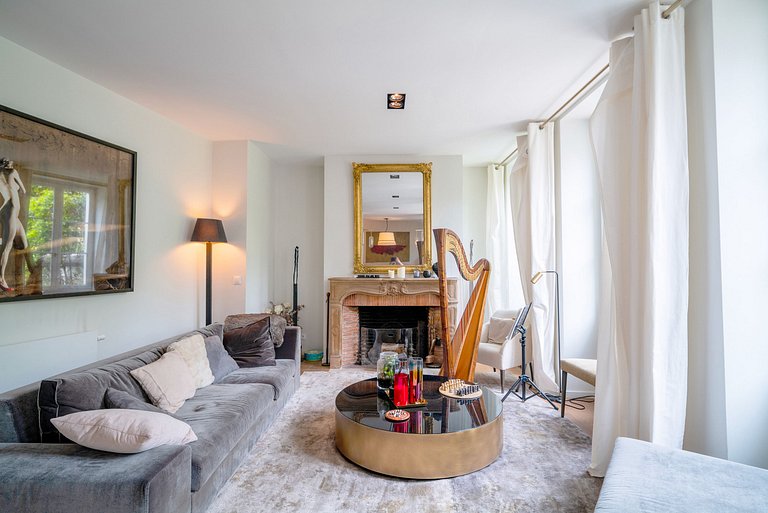 Par008 - Beautiful secret mansion from 18th century in Paris