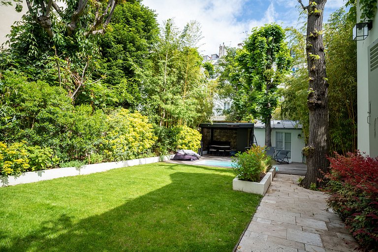 Par008 - Beautiful secret mansion from 18th century in Paris