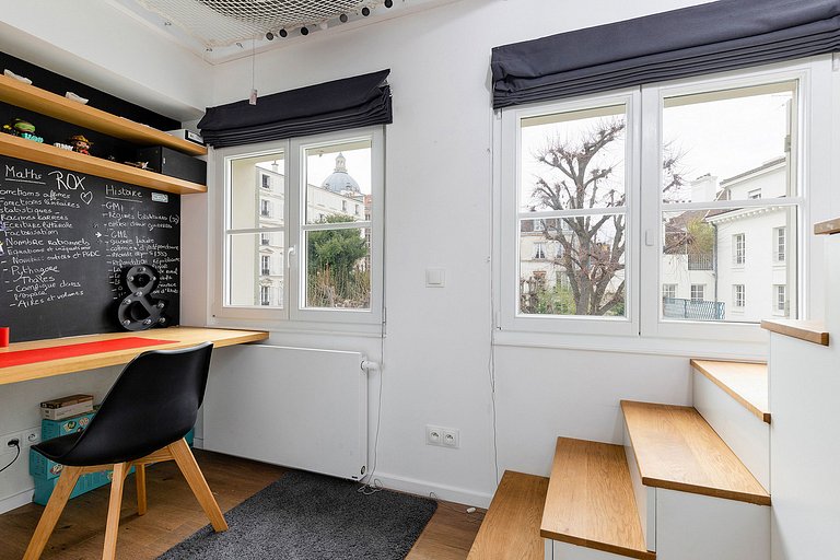 Par008 - Beautiful secret mansion from 18th century in Paris