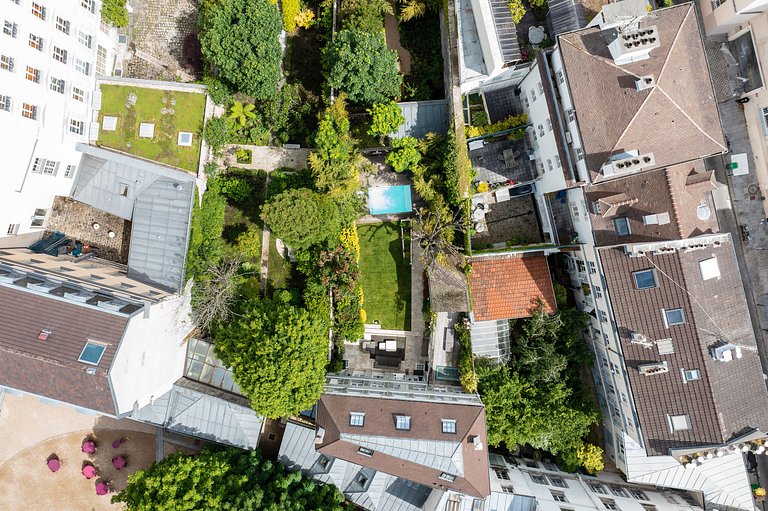 Par008 - Beautiful secret mansion from 18th century in Paris
