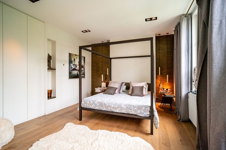 Par008 - Beautiful secret mansion from 18th century in Paris