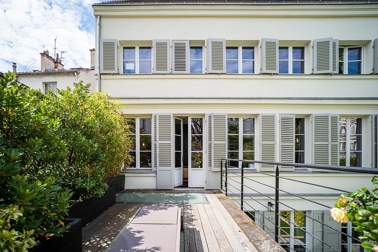 Par008 - Beautiful secret mansion from 18th century in Paris