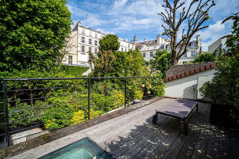 Par008 - Beautiful secret mansion from 18th century in Paris