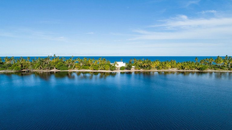 Bah311 - Charmante villa front de mer avec 6 suites à Barra