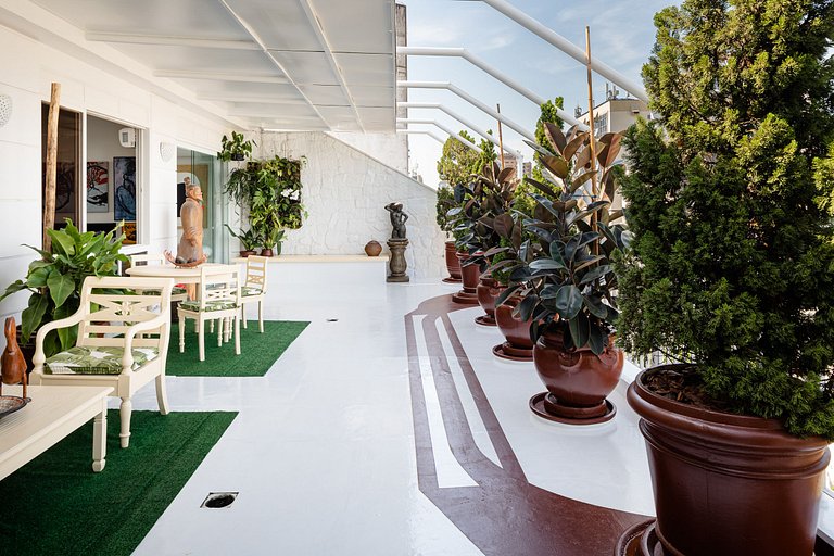 Rio078 - Linda e charmosa cobertura com piscina no Leblon