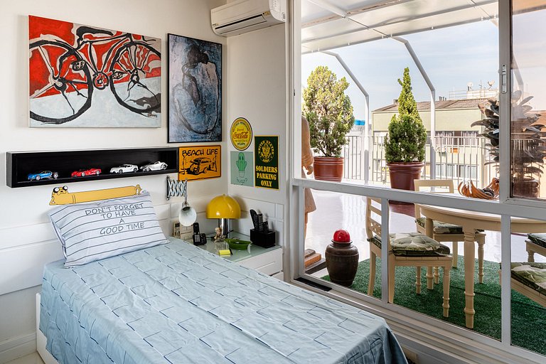 Rio078 - Linda e charmosa cobertura com piscina no Leblon