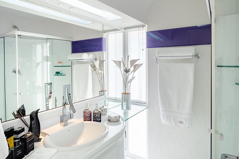 Rio078 - Linda e charmosa cobertura com piscina no Leblon