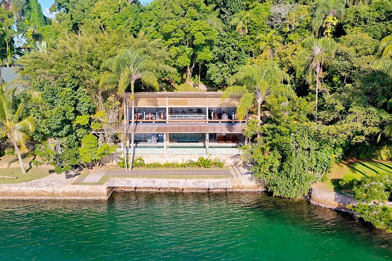 Ang005 - Paradise island in Angra dos Reis