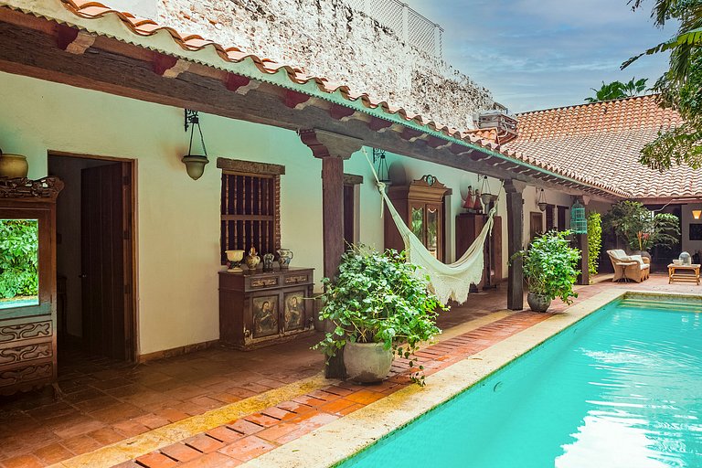 Car099 - Linda casa colonial con piscina en la Ciudad Vieja