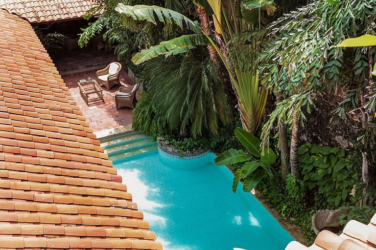 Car099 - Beautiful colonial home with pool in the Old City