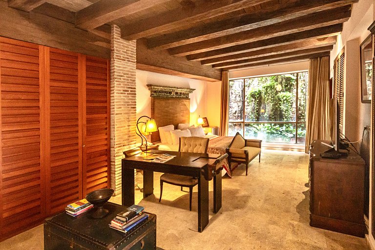 Car099 - Beautiful colonial home with pool in the Old City