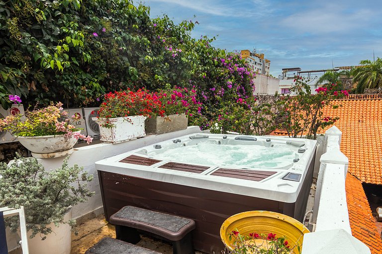 Car099 - Beautiful colonial home with pool in the Old City