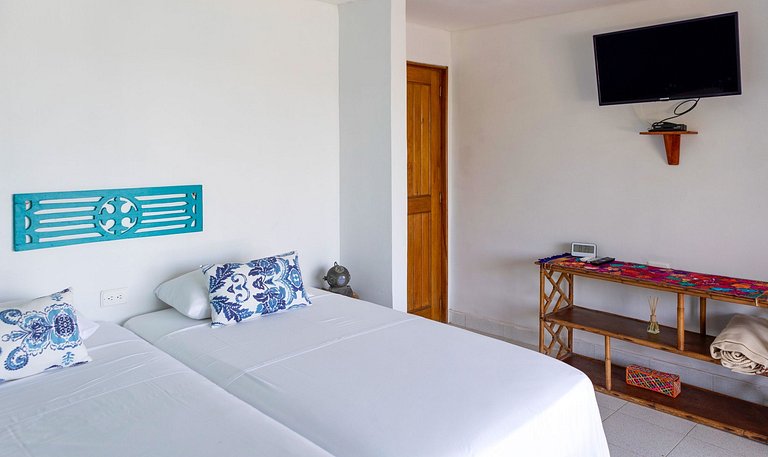 Car076 - Beautiful 5 bedroom villa in Islas del Rosario