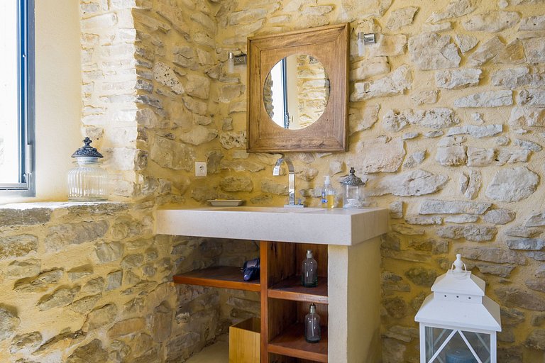 Pro001 - House in Goudargues, Provence
