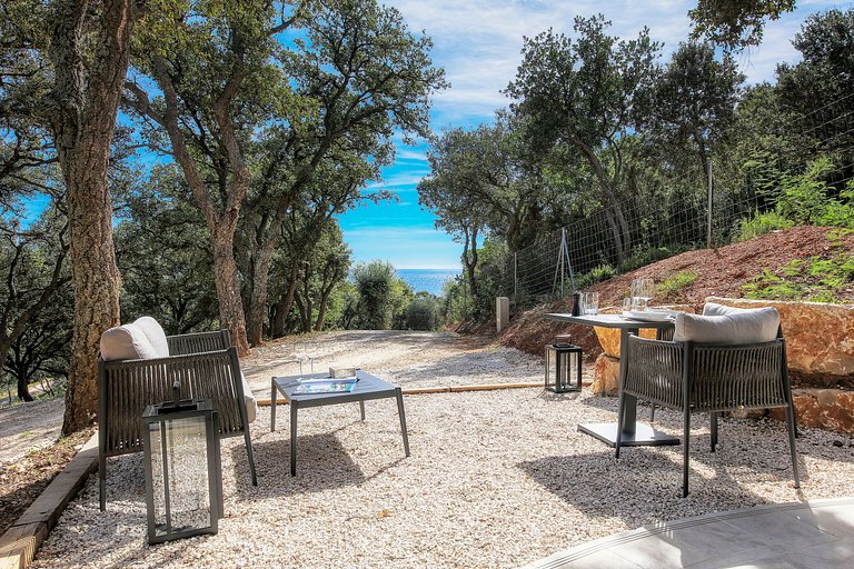 Azu016 - Private Residence next to St Tropez, French Riviera