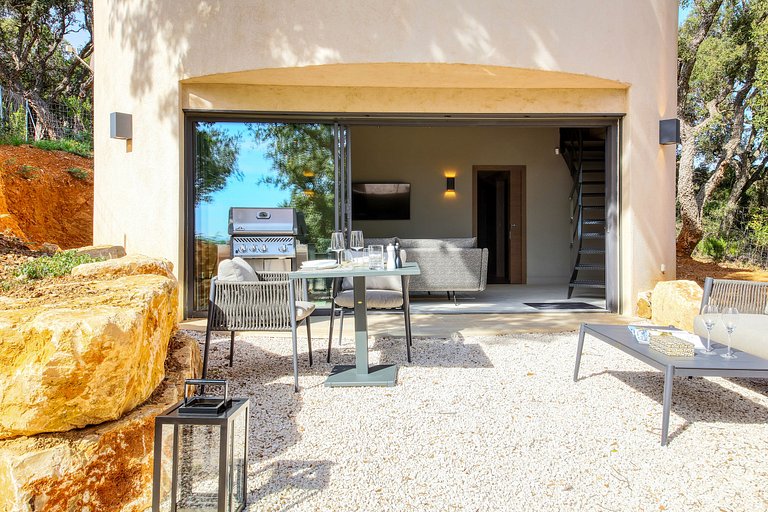 Azu016 - Private Residence next to St Tropez, French Riviera