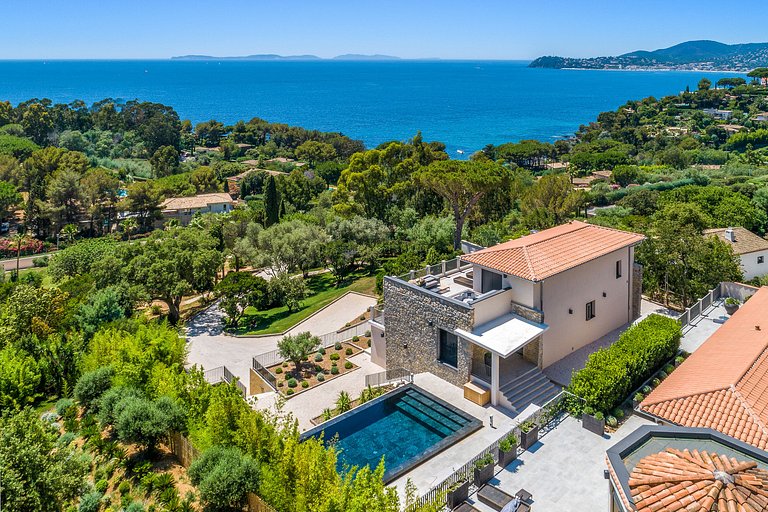 Azu017 - Private Villa with Rooftop Jacuzzi, French Riviera