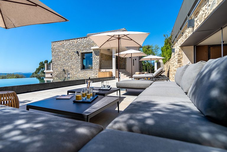 Azu017 - Private Villa with Rooftop Jacuzzi, French Riviera