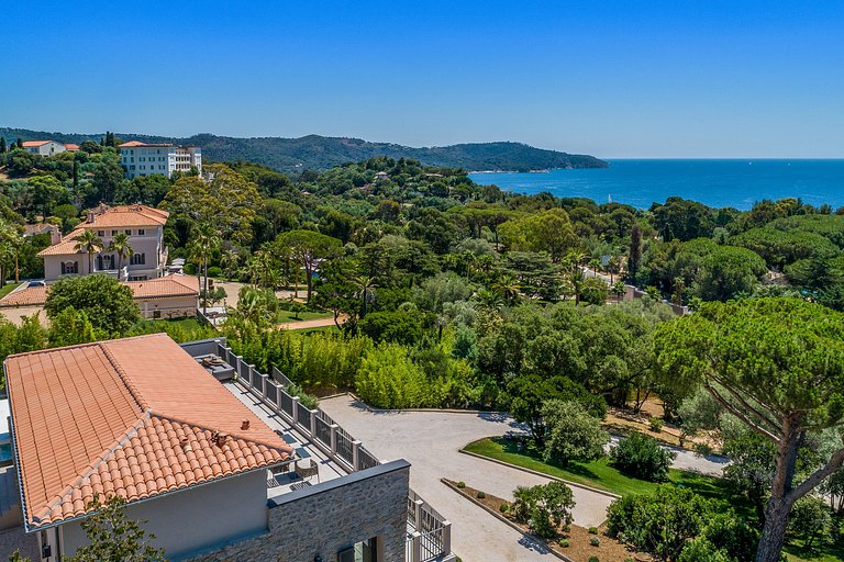 Azu017 - Private Villa with Rooftop Jacuzzi, French Riviera