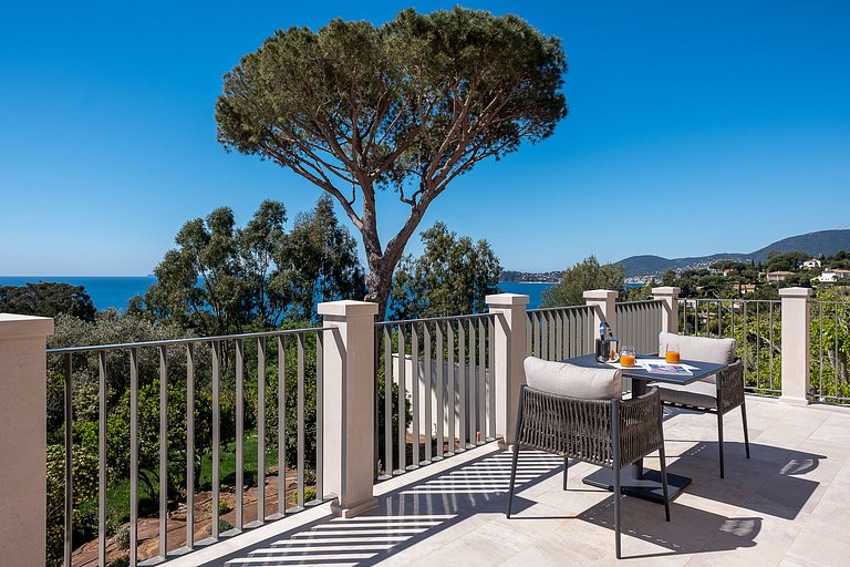 Azu017 - Private Villa with Rooftop Jacuzzi, French Riviera
