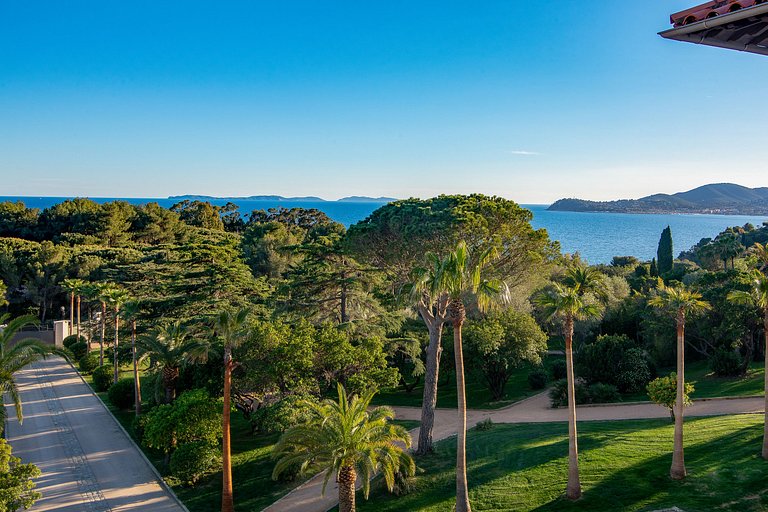 Azu015 - Large residence in La Croix-Valmer, French Riviera