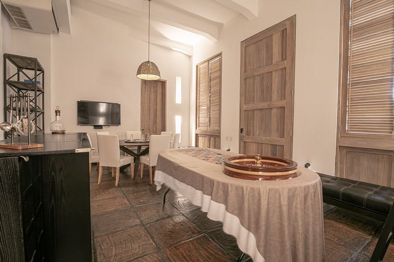 Car027 - Stunning 8 bedroom mansion in Old City, Cartagena