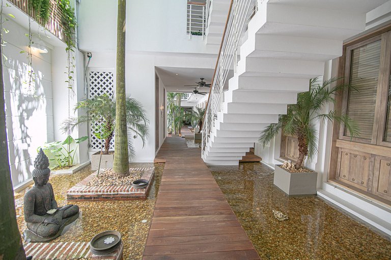 Car027 - Stunning 8 bedroom mansion in Old City