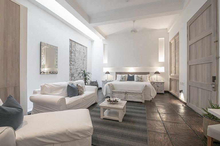 Car027 - Stunning 8 bedroom mansion in Old City