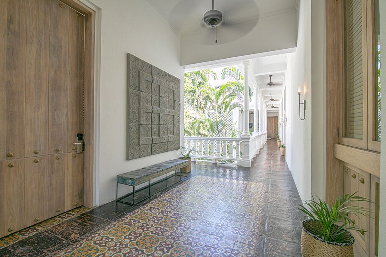 Car027 - Stunning 8 bedroom mansion in Old City