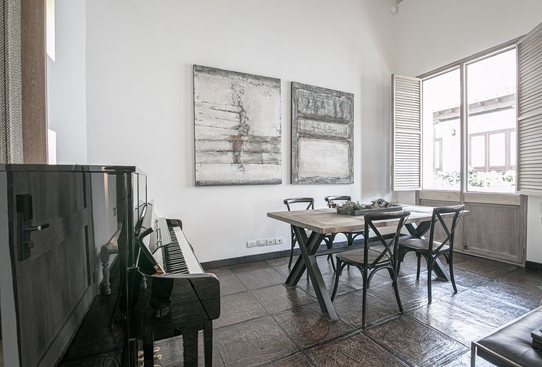 Car027 - Stunning 8 bedroom mansion in Old City