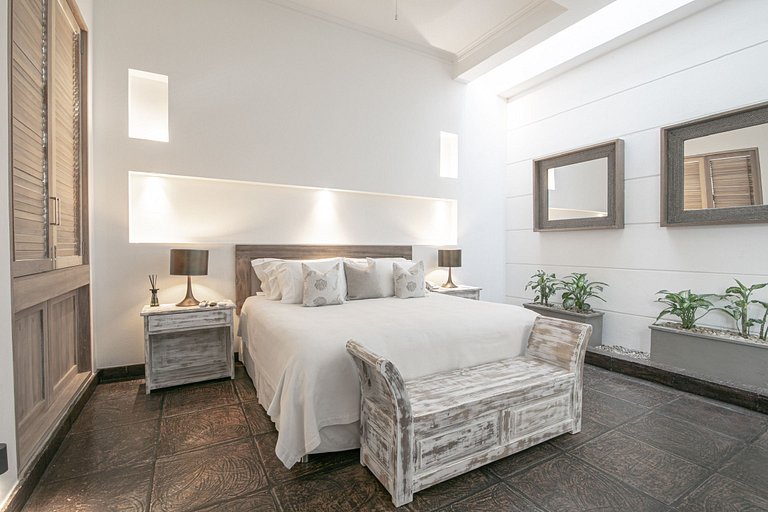 Car027 - Stunning 8 bedroom mansion in Old City