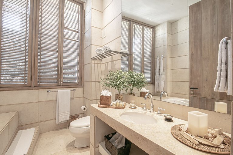 Car027 - Stunning 8 bedroom mansion in Old City, Cartagena