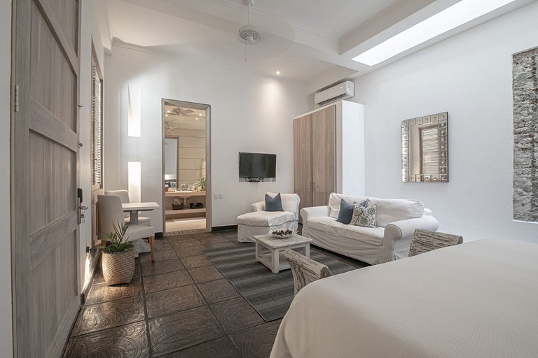 Car027 - Stunning 8 bedroom mansion in Old City