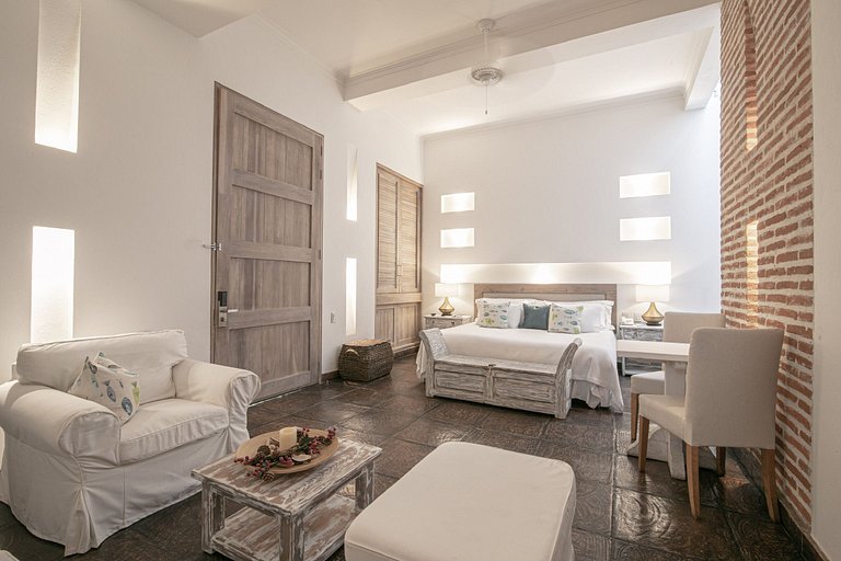 Car027 - Stunning 8 bedroom mansion in Old City, Cartagena