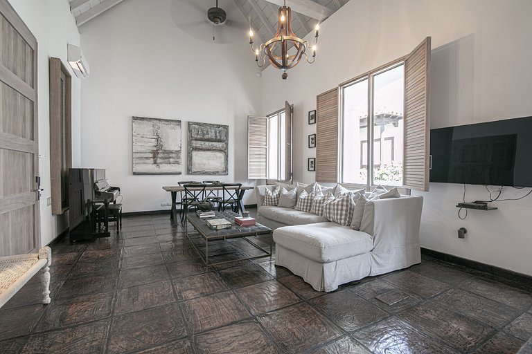 Car027 - Stunning 8 bedroom mansion in Old City