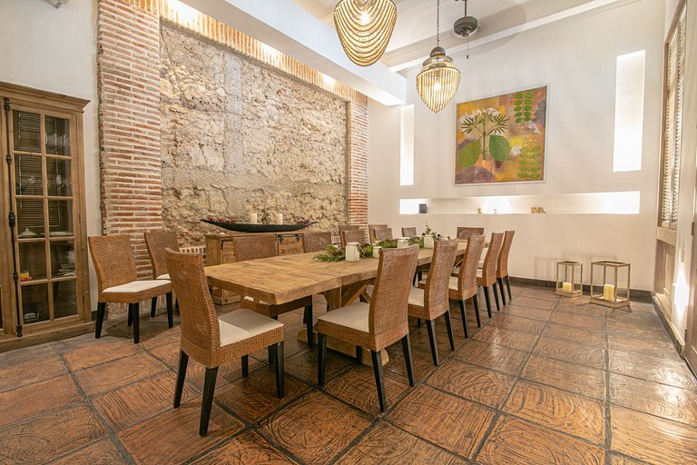 Car027 - Stunning 8 bedroom mansion in Old City, Cartagena